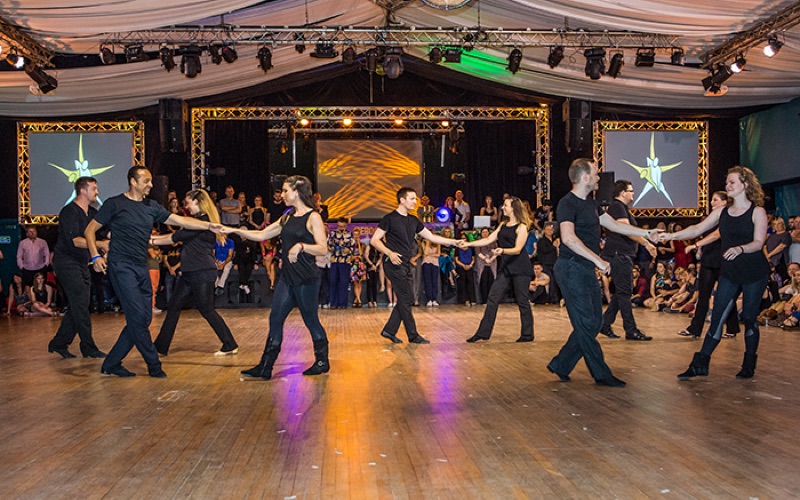 Explore a new side to yourself by learning to dance during holidays